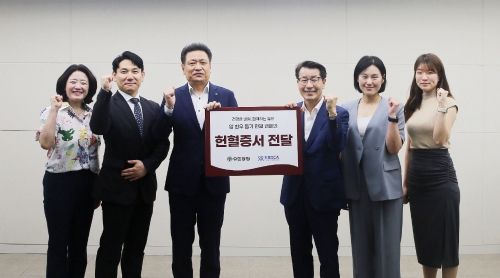 유한양행은 헌혈캠페인을 진행했다고 이날 밝혔다. 왼쪽부터 김은미 유한양행 부장, 정윤수 과장, 황학선 이사, 이철환 한국혈액암협회 사무총장, 박정숙 국장, 김지원 간사. 사진=유한양행