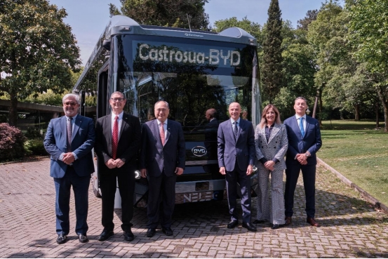 비야디와 스페인 버스 제조업체 카스트로수아 합작 생산한 12m 전기버스. 사진=비야디