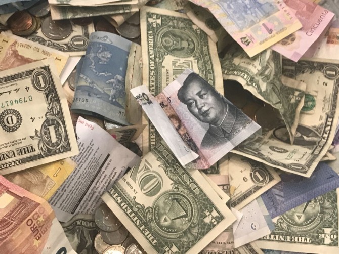 미국 달러화, 중국 위안화, 유로화 등 각국 화폐. 사진=로이터