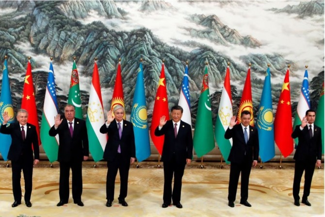 중국이 중앙아시아 5개국과 개최한 회담에서 37억 달러의 대출과 보조금을 약속했다. 사진=로이터