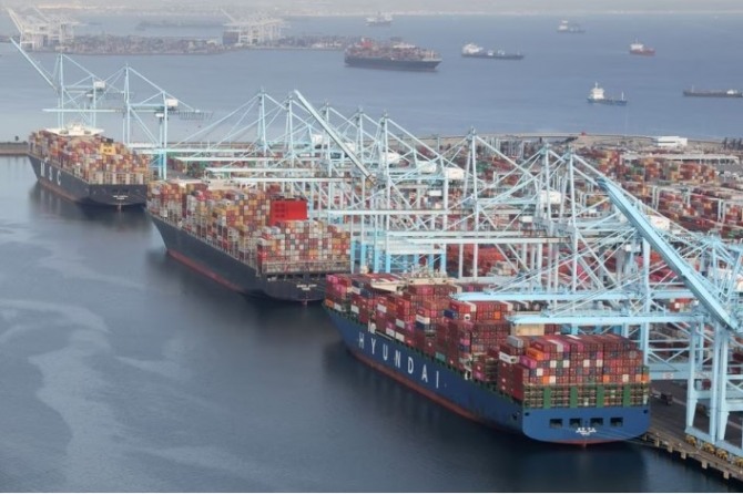 미국의 무역 적자 폭이 확대돼 경제 전망을 흐리게 하고 있다. 사진=로이터