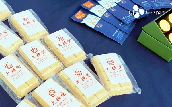 지난 5월31일 CJ프레시웨이와 태극당이 진주시 사회복지종사자 체육대회 현장에 전달한 모나카 아이스크림. 사진=CJ프레시웨이.