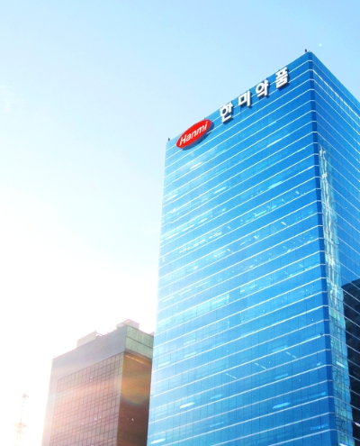 한미약품은 일라리일리로부터 반환받은 '포셀티닙'에 대해 지속적으로 연구한 결과 재발 및 불응 미만성 거대 B세포 림프(DCBLC)에 대한 안전성과 유효성을 확인한 임상 결과를 유럽혈액학학회(EHA)에서 발표했다고 12일 밝혔다.