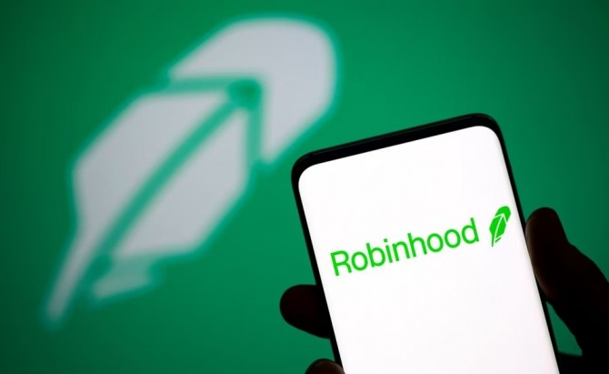 인기 거래 플랫폼인 로빈후드(Robinhood)가 12일 5월 암호화폐 거래량이 전우러 대비 43% 감소했다고 밝혔다. 사진=로이터