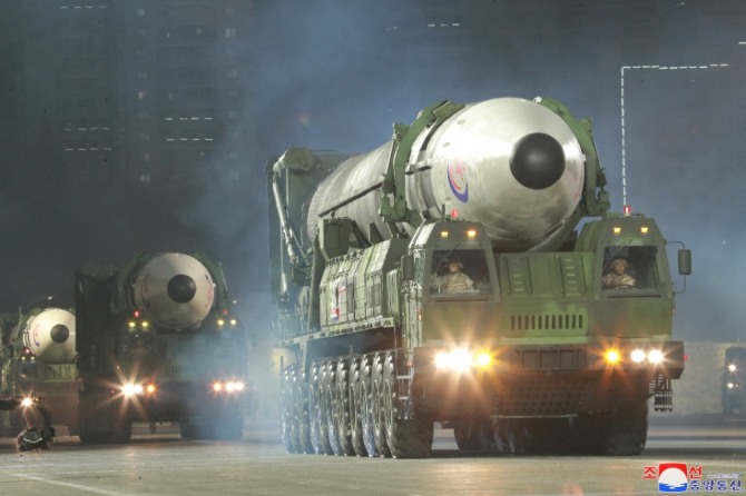 핵보유국가들의 작전용 탄두수가 계속 증가하고 있다. 사진은 북한의 핵탄두 미사일. 사진=로이터