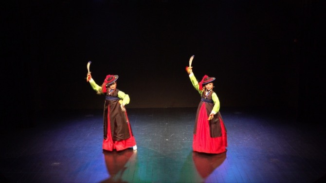 궁중검기무(이규미, 변상아)