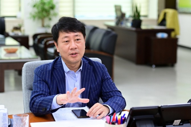차준택 구청장은 구청장을 비롯해 전 공직자들은 새로운 미래와 다 큰 부평을 향해 힘차게 나아가겠다고 했다.