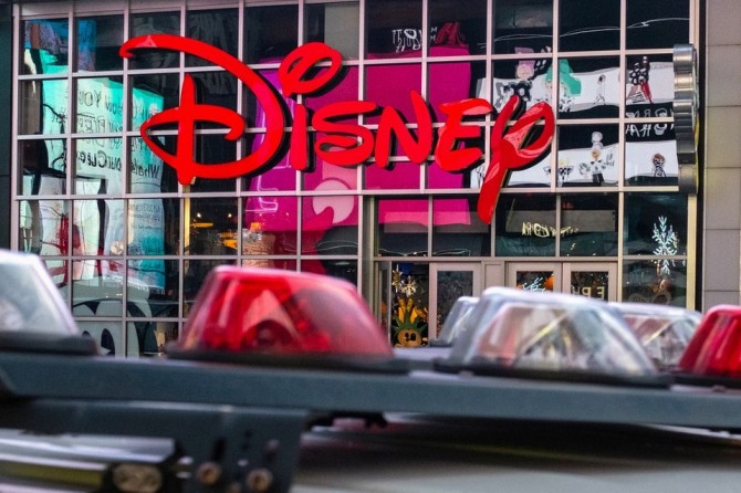 미국 뉴욕시 타임스퀘어의 디즈니 스토어의 회사 로고(사진=로이터)