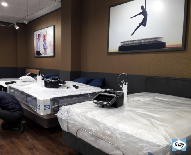 씰리침대가 매트리스에 대해 라돈 정밀 검사를 시행하고 있다. 사진=씰리침대