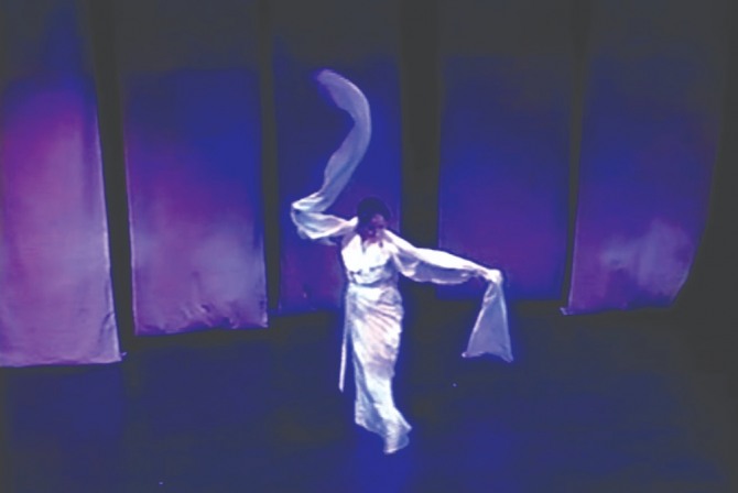 장현수 안무의 '아야의 향'(2002)