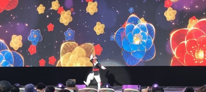 의정부시립무용단의 '말뚝이춤'