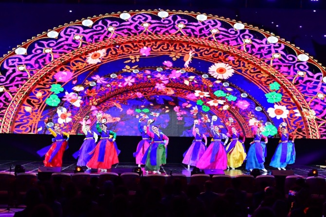 의정부시립무용단의 '덧뵈기춤'