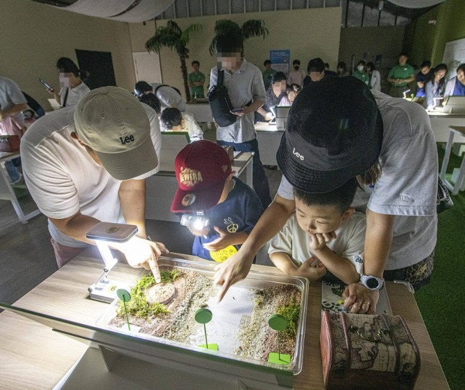 에버랜드 한 여름밤의 반딧불이 체험  /사진=에버랜드