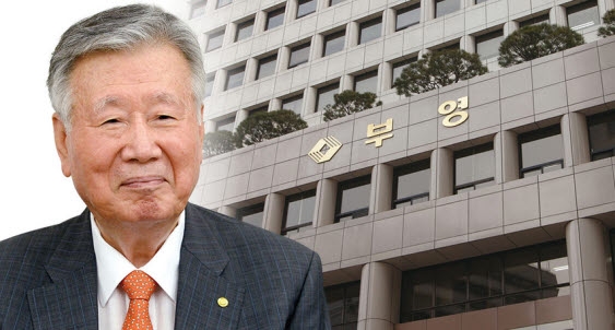 이중근 부영그룹 회장과 부영그룹 사옥 전경  사진=뉴시스