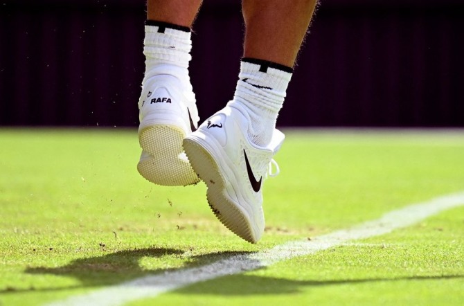 영국 윔블던 테니스 경기장에 한 선수가 신고 있는 나이키 운동화. 사진=로이터