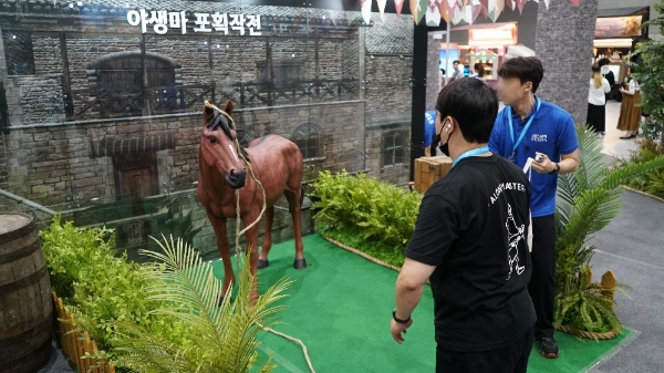 검은사막 페스타에 전시된 미니게임 존 '야생마 포획작전'. 사진=펄어비스