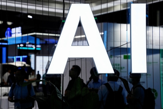 중국 상하이에서 열린 세계인공지능회의(WAIC)에서 AI(인공지능) 표시가 보인다. 사진=로이터