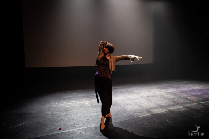 최효진 안무의 'White Night'