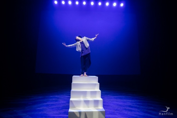 최효진 안무의 'White Night'