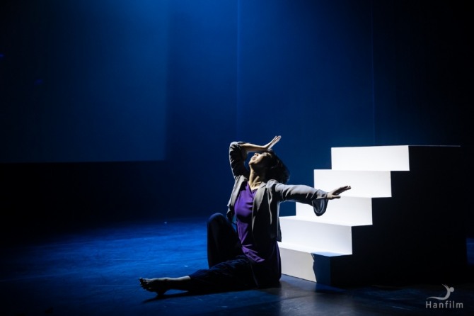 최효진 안무의 'White Night'