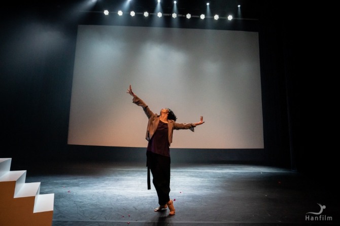 최효진 안무의 'White Night'