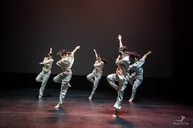 최효진 안무의 'White Night'