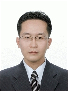 김희일 부국장 겸 증권부 선임기자