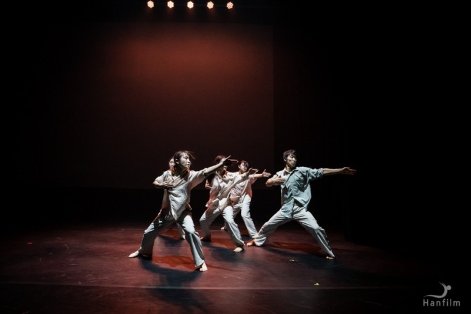 최효진 안무의 '오만과 편견'