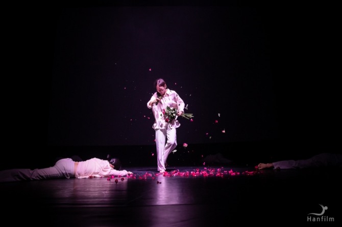 최효진 안무의 '오만과 편견'