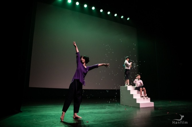 최효진 안무의 '백야(White Night)'