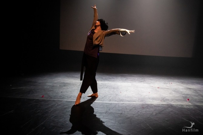 최효진 안무의 '백야(White Night)'