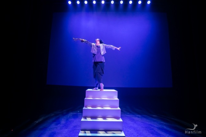 최효진 안무의 '백야(White Night)'