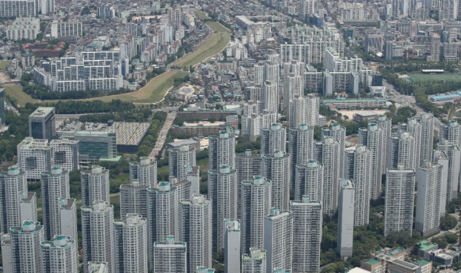 서울 송파구 롯데월드타워 서울스카이에서 바라본 강남권 아파트 단지의 모습. 사진=뉴시스