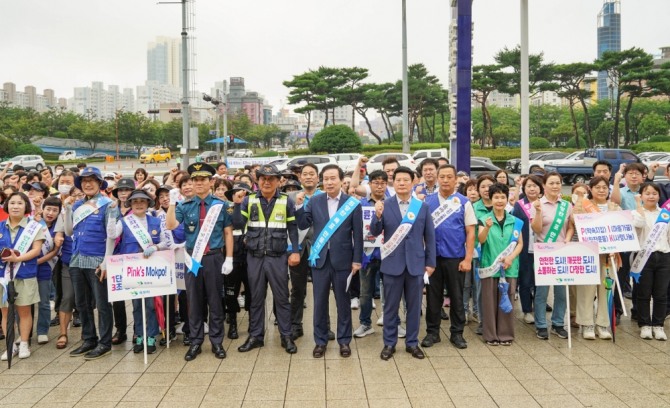 목포시가 목포경찰서 등 유관기관과 함께 전국체전 성공개최를 위한 교통질서 지키기 캠페인을 추진했다. / 전남 목포시 제공