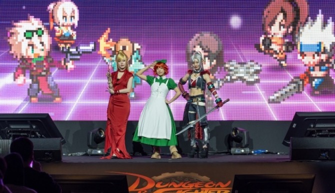 던파 모바일 아케이드 무대에 오른 코스튬 플레이어들. 모델이 된 캐릭터는 왼쪽부터 '슈시아', '칸나', '라라아'. 사진=넥슨
