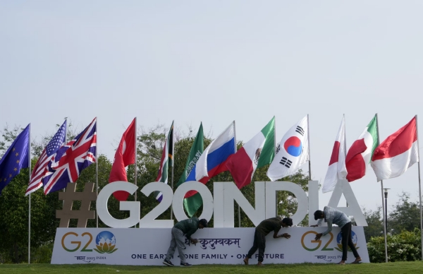 17~18일 인도 서부 간디나갈에서 열리는 G20재무장관∙중앙은행총재 회의를 알리는 G20로고 구조물. [사진=인도 간디나갈/AP]