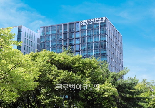 이지스자산운용이 자사 펀드의 수익성 추가 악화를 막고자 투자 대상인 독일 오피스 건물 매각에 나선다.  자사 홈페이지에는 이지스글로벌부동산투자신탁229호의 리스크 현황과 조치사항을 설명하는 공지글도 올렸다.  사진=이지스자산운용 사옥 