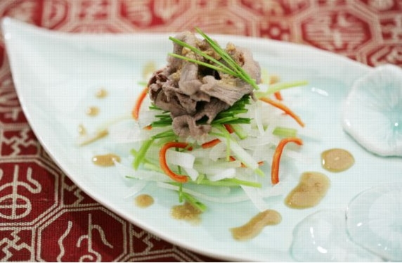 냉샤브샤브 한우 샐러드 /사진=한우자조금