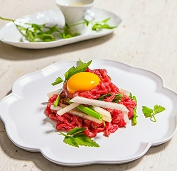 한우 육회 미나리 무침 /사진=한우자조금