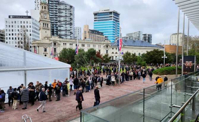 엑자일콘 2023 입장을 기다리는 '패스 오브 엑자일' 팬들. 사진=카카오게임즈