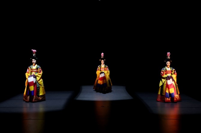 춘앵전(연출 윤민숙)