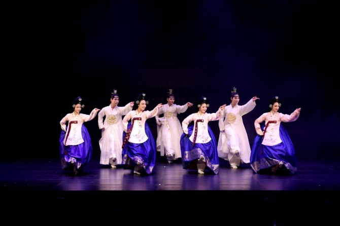 태평무(강선영류, 연출 강윤선)