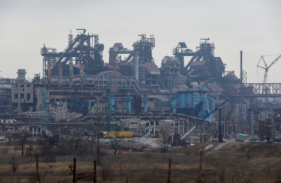 러시아가 통제하는 우크라이나 마리우폴에서 러시아-우크라이나 분쟁 중에 파괴된 아조프스탈 제철소. 사진=로이터