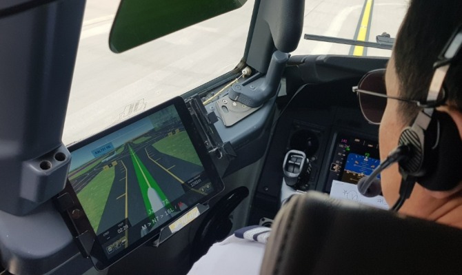 항공기 지상이동 3D 내비게이션 시스템의 화면표출 모습.