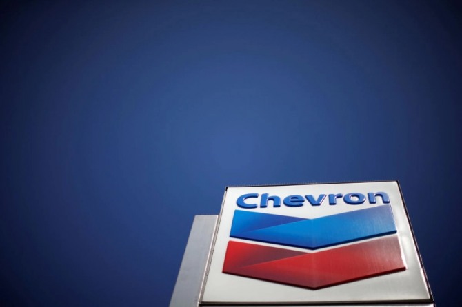 미국 석유기업 쉐브론 회사 로고가 새겨진 간판(사진=로이터)