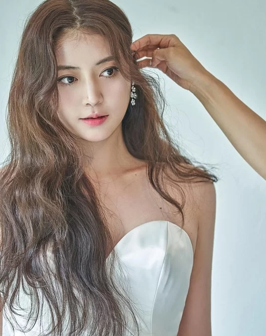 전 얼짱 수영선수 정다래(32)가 남편 이모씨의 전처를 명예훼손 혐의로 최근 고소했다. 사진은 정다래가 지난해 9월 결혼 당시 인스타그램에 올린 웨딩 사진. 사진=정다래 인스타그램