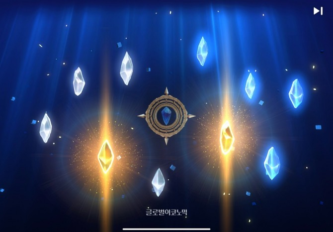 전설 영웅이 소환될 때는 사진처럼 금색 크리스탈 조각이 보인다. 