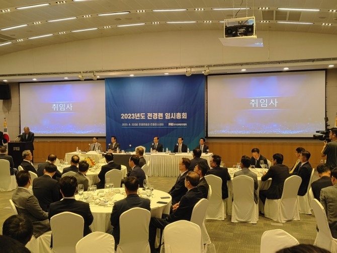 전경련이 22일 서울 여의도 전경련회관에서 임시총회를 개최했다. 사진은 취임사를 하고 있는 류진회장. 사진=장용석기자