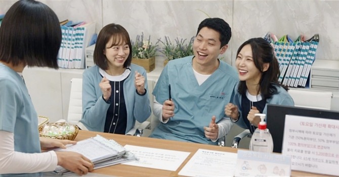 배우 손소망이 '남남' 신스틸러로 맹활약했다. 손소망은 22일 마지막회(최종회)를 끝으로 막을 내린 ENA 드라마 '남남'(극본 민선애·연출 이민우)에서 정도희 역으로 강렬한 인상을 남겼다. 사진은 최종화로 종영된 ENA 드라마 '남남' 손소망 모습 캡처(맨 오른쪽). 사진=ENA