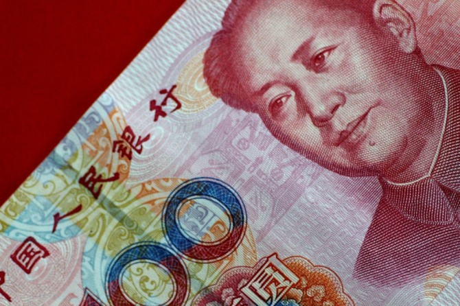 태평양 섬나라 나우루에 중국은행(COB)이 진출을 추진하면서 현지 법정통화가 중국 위안화로 바뀔 가능성도 커지고 있다. 100위안 지폐 모습. 사진=로이터